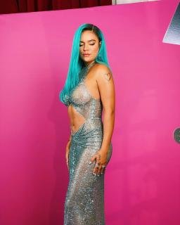karol g mirada seductora