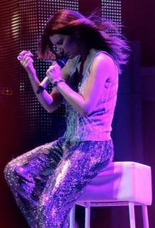 laura pausini topless